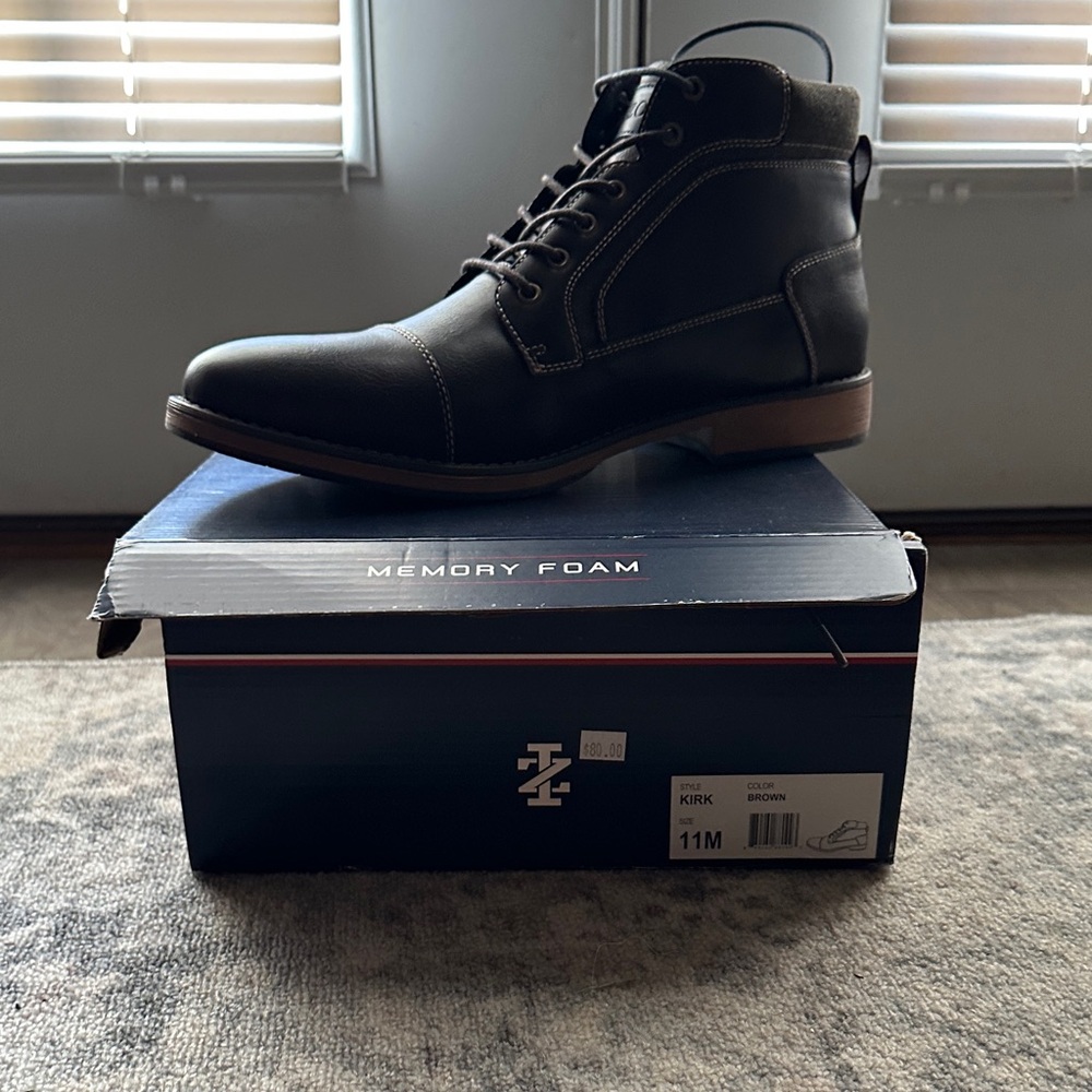 Izod Men's Black Chukka Boots